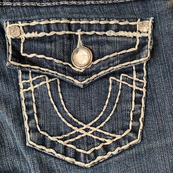 LA Idol Bermuda Jean Shorts 7 - Picture 7 of 11